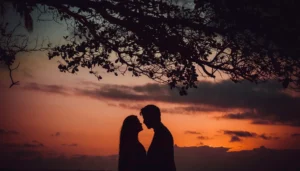 Un couple durant le couché de soleil sur Namur